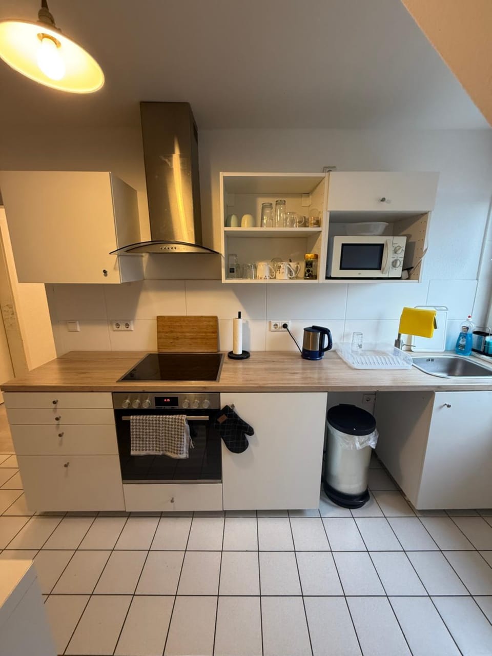 Coffee/tea facilities, microwave, stove, toaster