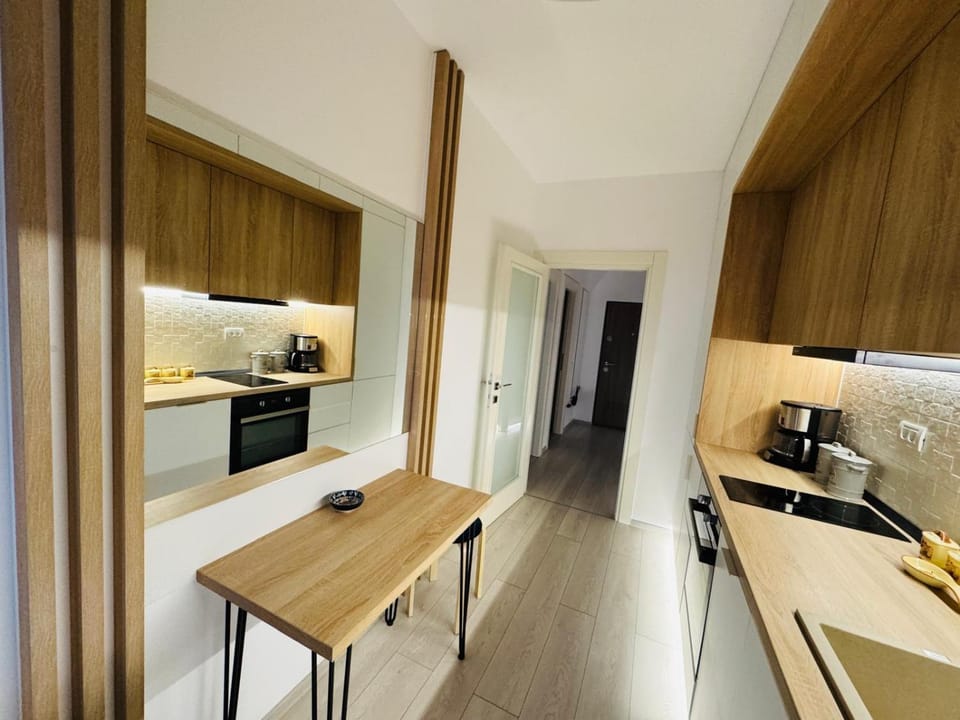 Coffee/tea facilities, Dining area, stove