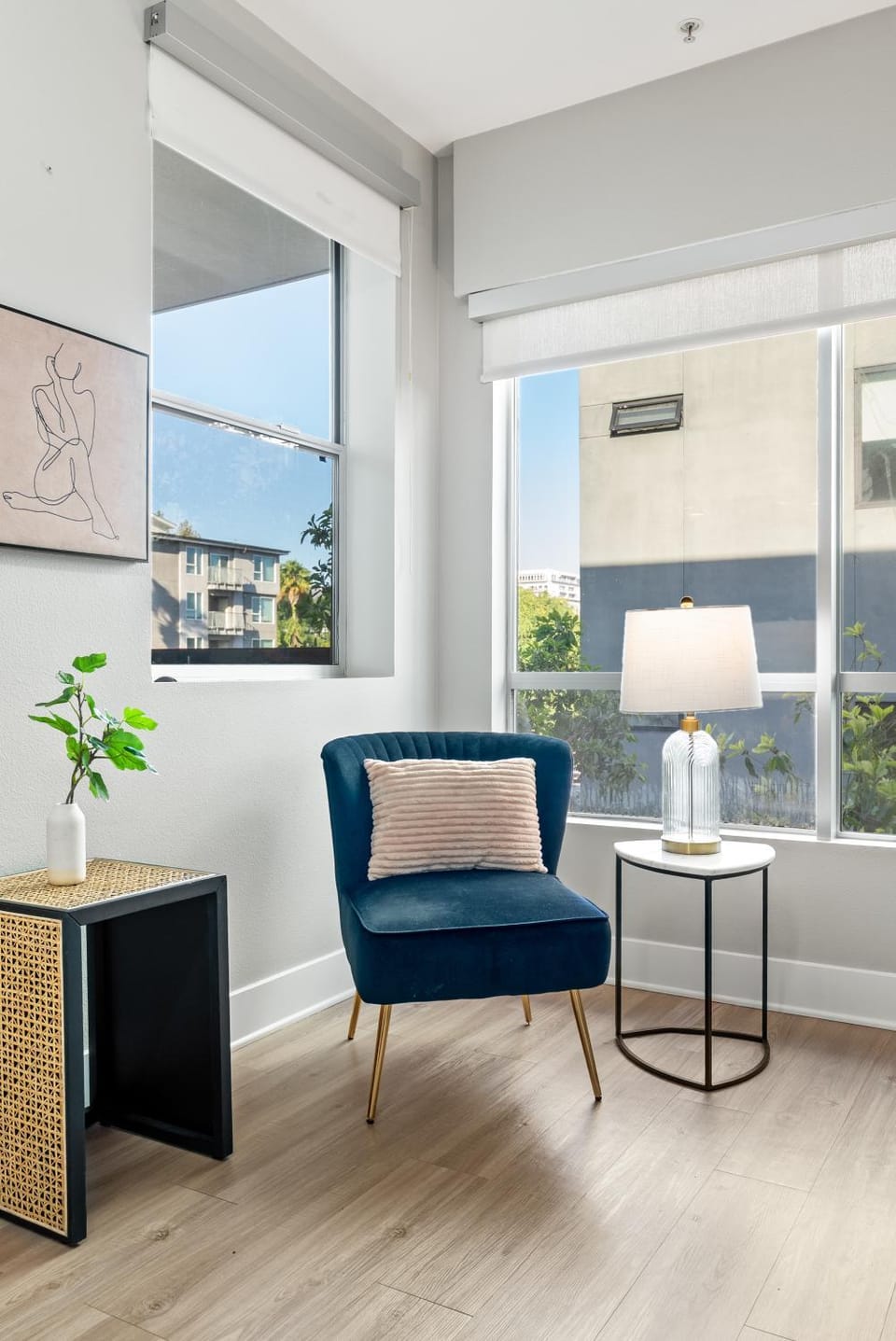 Spacious Loft- Hollywood Free Pool, Parking, Gym Apartment in West Hollywood