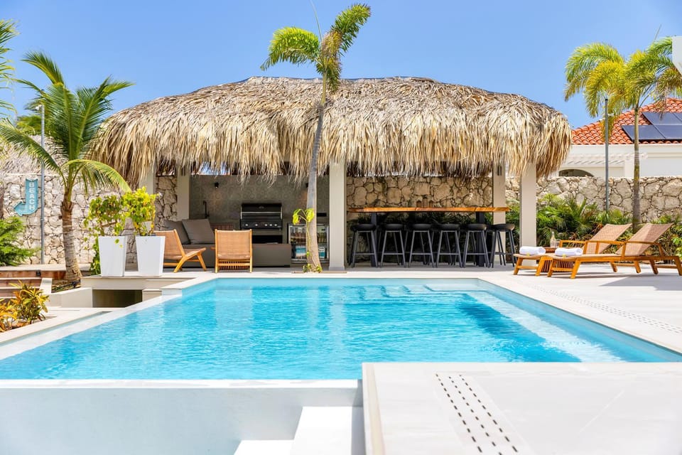 Pool view, Swimming pool, sunbed