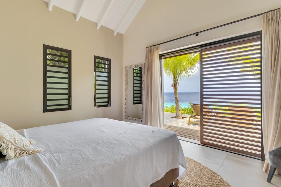 Bed, Bedroom, Sea view