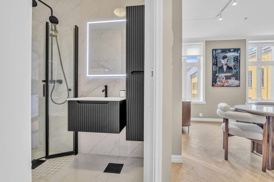 Bathroom, Living room