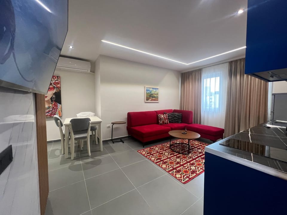 TV and multimedia, Kitchen or kitchenette, Living room, Seating area, Dining area