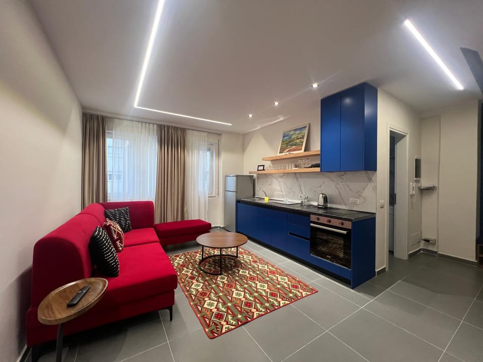 TV and multimedia, Kitchen or kitchenette, Living room, Seating area