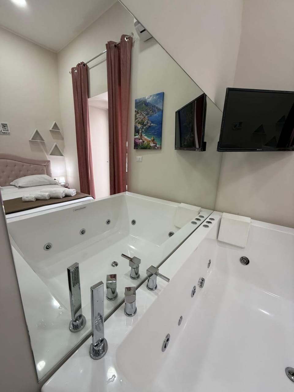 Bathroom, TV and multimedia, Bath