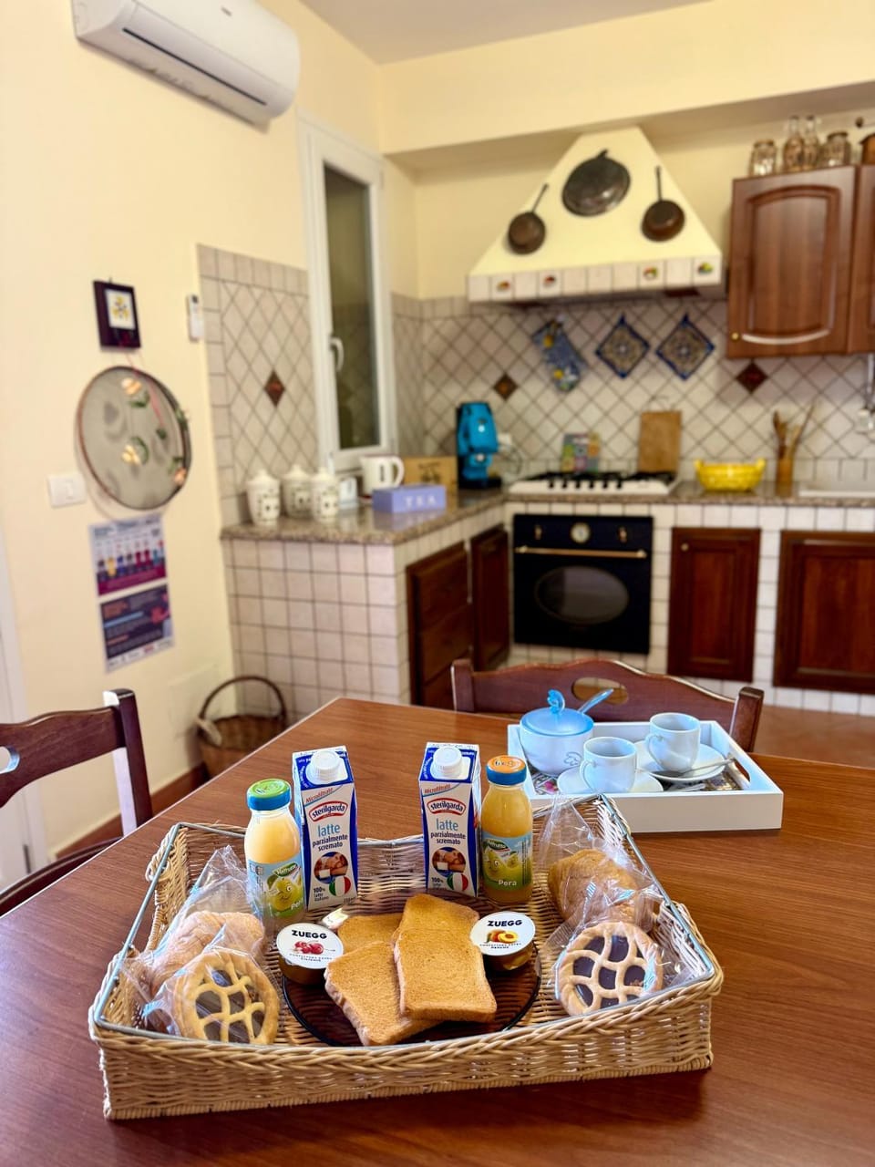 Coffee/tea facilities, Kitchen or kitchenette, Food and drinks, Dining area, Food, Breakfast, Breakfast, Continental breakfast, Continental breakfast, Italian breakfast, Italian breakfast, stove