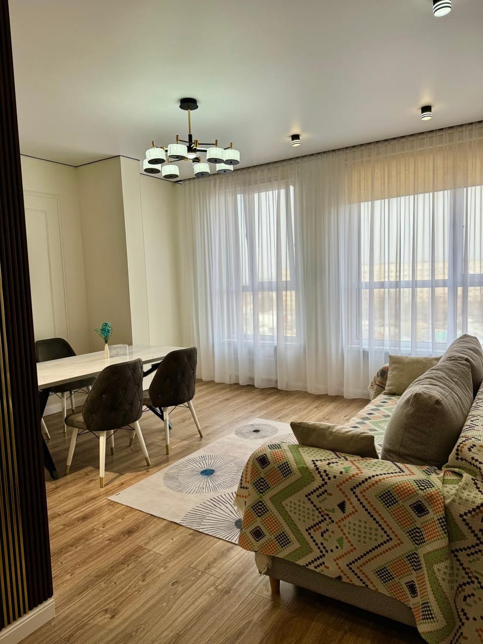 Двухкомнатная студия с панорамным видом на горы Apartment in Almaty