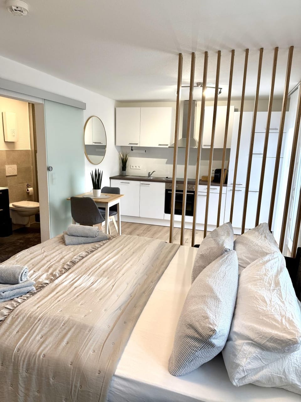 Bed, Kitchen or kitchenette, Photo of the whole room, Bedroom