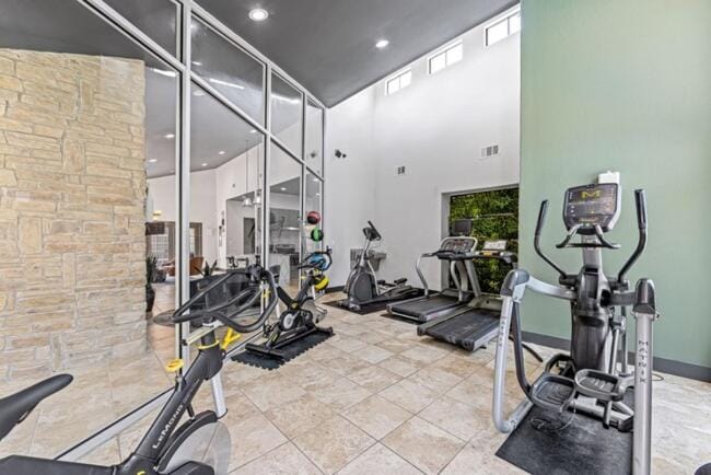 The Landry 100 Spacious and Cozy 2 Bedroom 2bth Apartment in Arlington