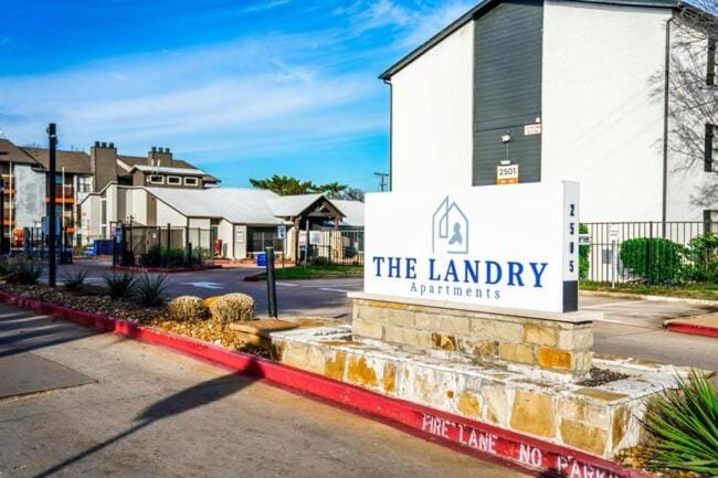 The Landry 100 Spacious and Cozy 2 Bedroom 2bth Apartment in Arlington