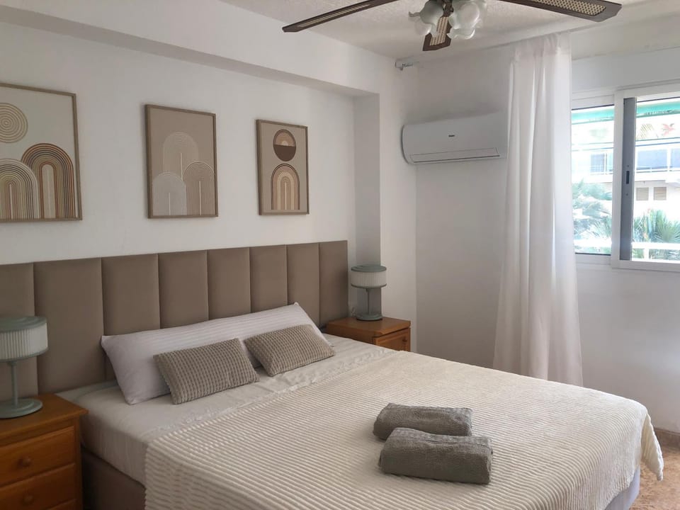 Bed, Bedroom, air conditioner