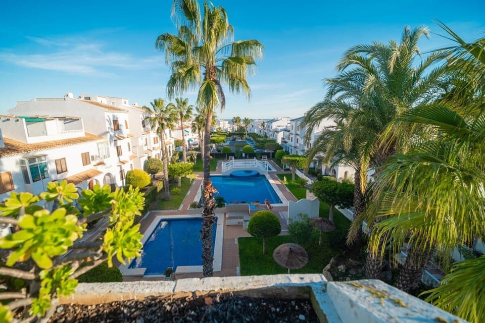 Property building, Day, Garden view, Swimming pool
