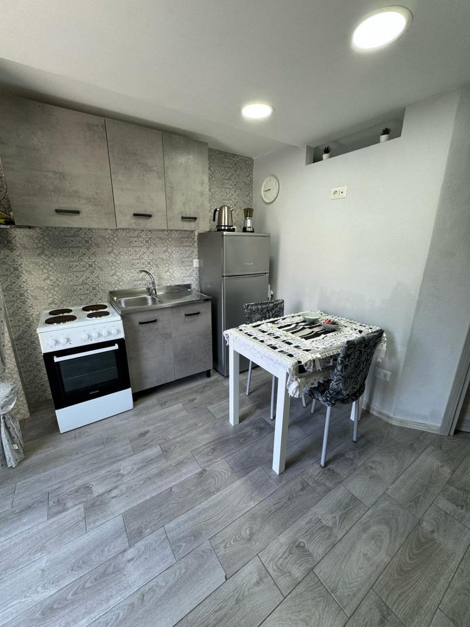 Kitchen or kitchenette, stove, kitchen