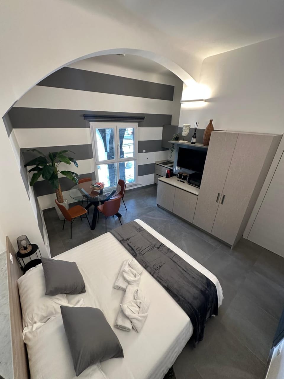 Bed, Kitchen or kitchenette, Photo of the whole room, Seating area, Dining area, wardrobe