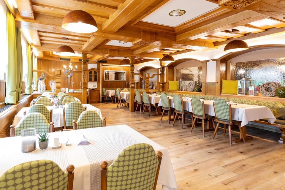 Restaurant/places to eat, Banquet/Function facilities