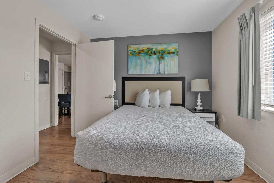 Simplicity At the Rim 1402 I Comfy 3 Bed 2 Bath Apartment in San Antonio