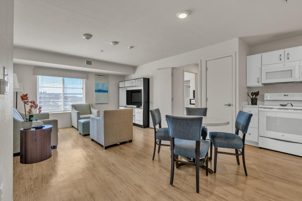 Simplicity At the Rim 1402 I Comfy 3 Bed 2 Bath Apartment in San Antonio