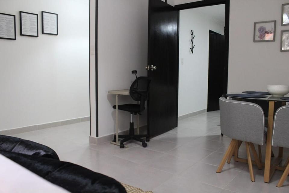 Acogedor apartaestudio en ciudad jardin, cerca de holguines, unicentro y al cub campestre Apartment in Cali