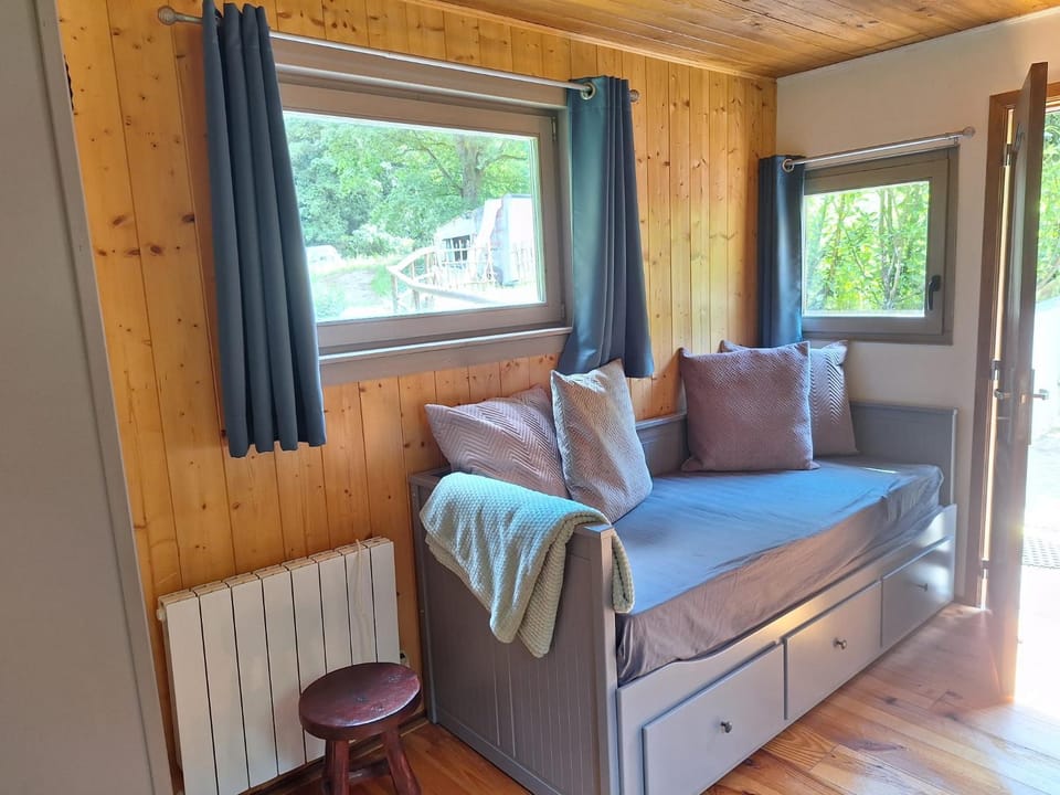 Roulotte de Lustin Chalet in Wallonia, Belgium