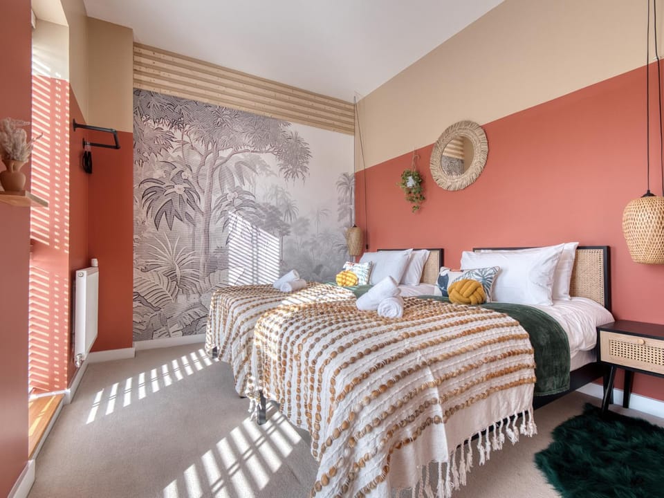 Bed, Photo of the whole room, Bedroom