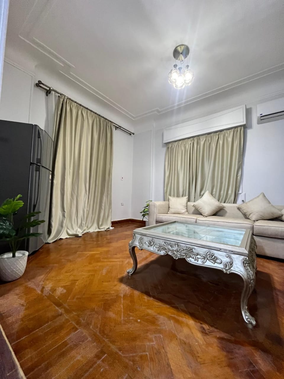 Bed, TV and multimedia, Living room, Photo of the whole room, Seating area