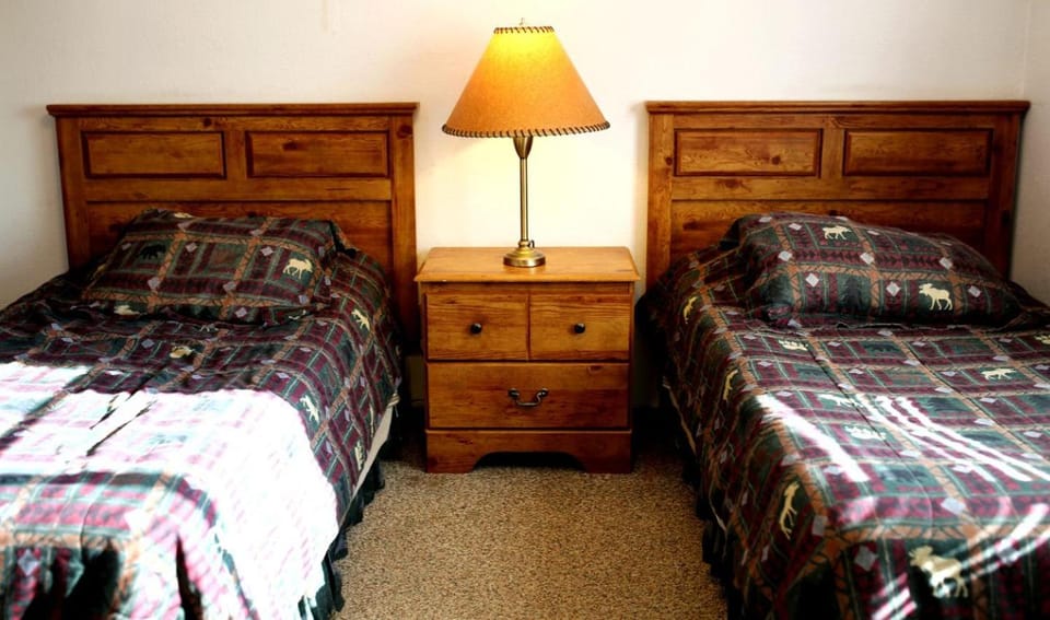 Lakefront Vacation Rental with a Deck and Hot Tub near Wisconsin Dells House in Wisconsin