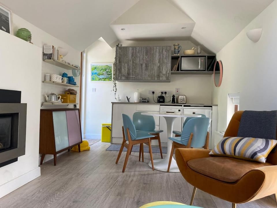 Beautiful renovated stone house for 2, Dog friendly, Quayside location House in County Mayo