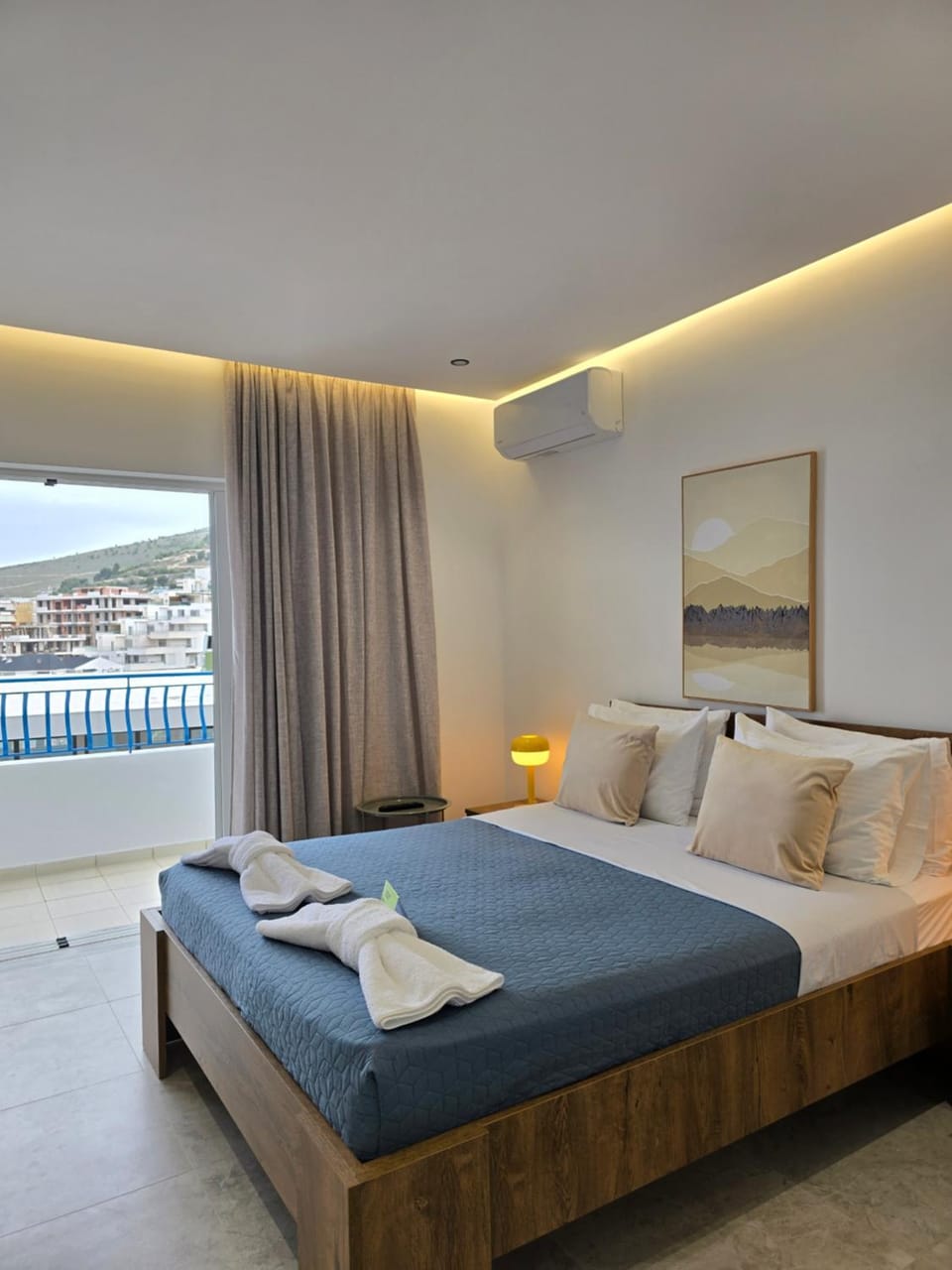 View (from property/room), Balcony/Terrace, towels, air conditioner