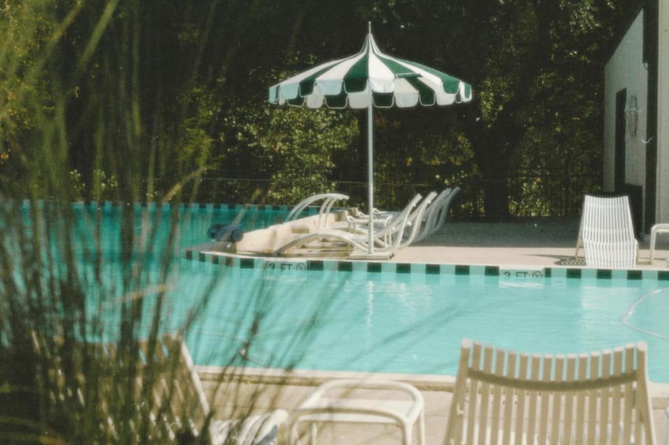 Day, Natural landscape, Swimming pool, sunbed