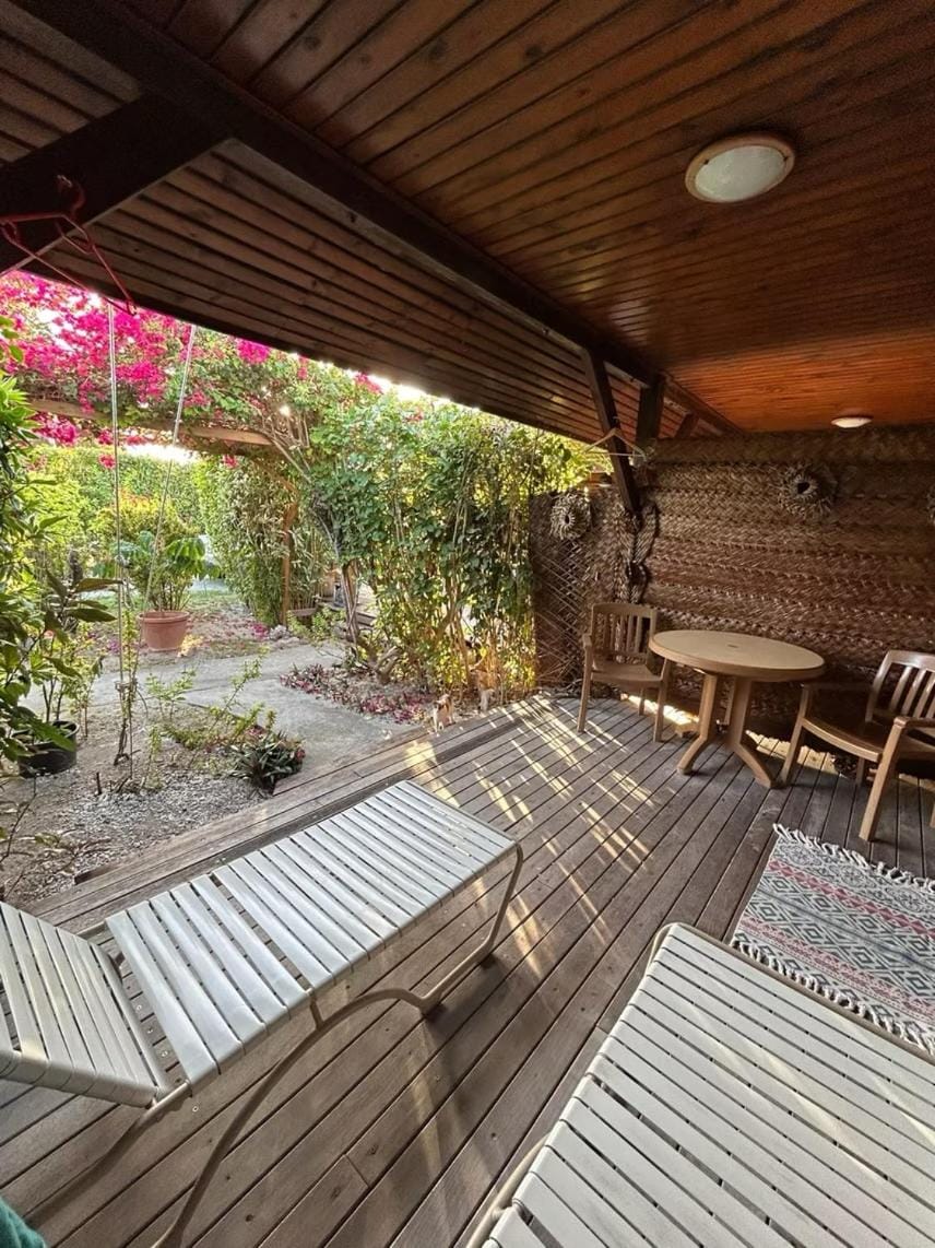 Pension Bounty Rangiroa - Art Gallery & Tropical Garden Bed and Breakfast in French Polynesia