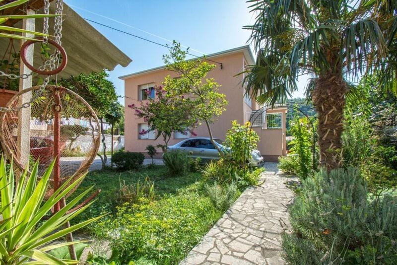Property building, Patio, Facade/entrance, Garden