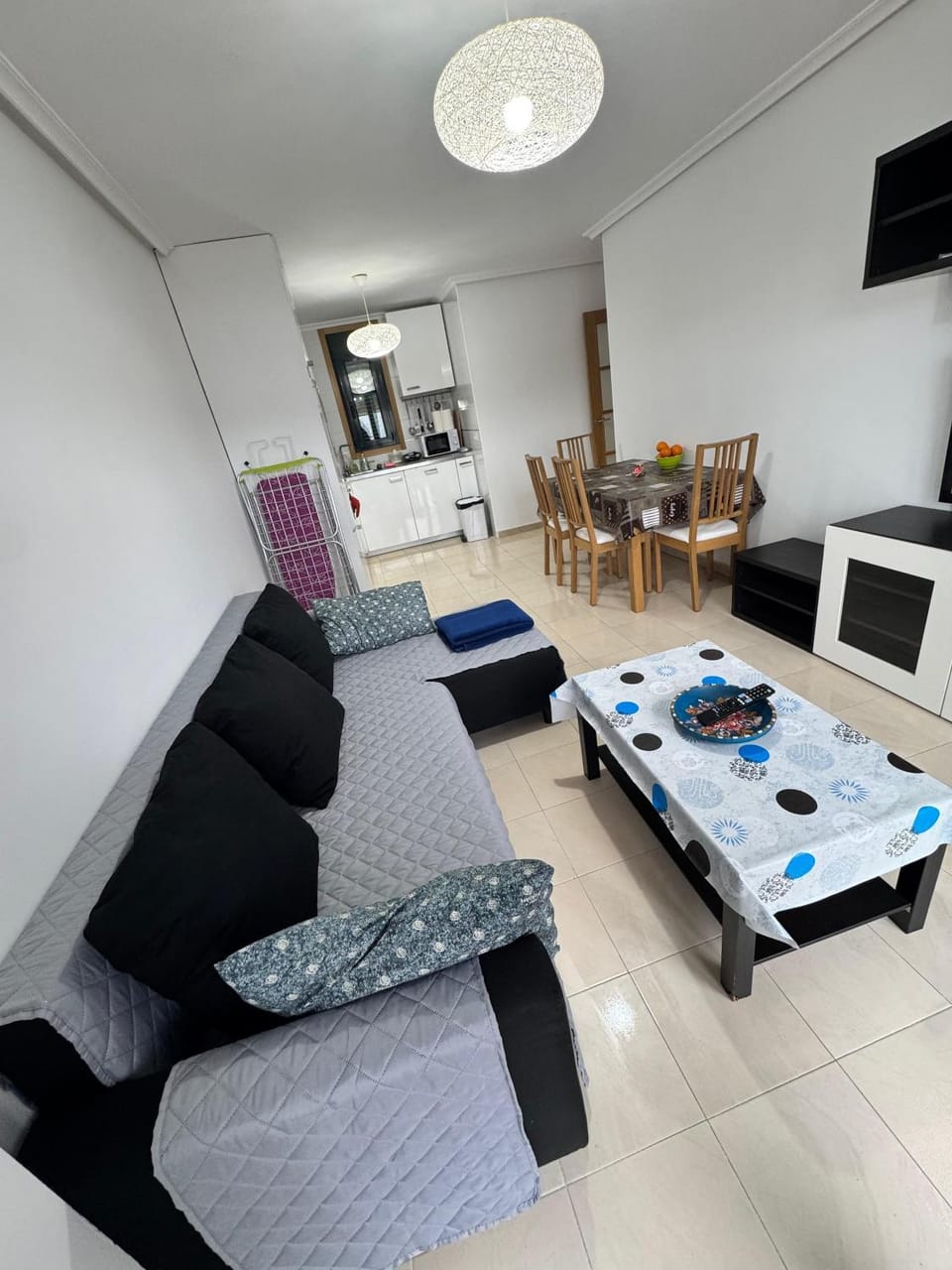 TV and multimedia, Kitchen or kitchenette, Living room, Seating area, Dining area