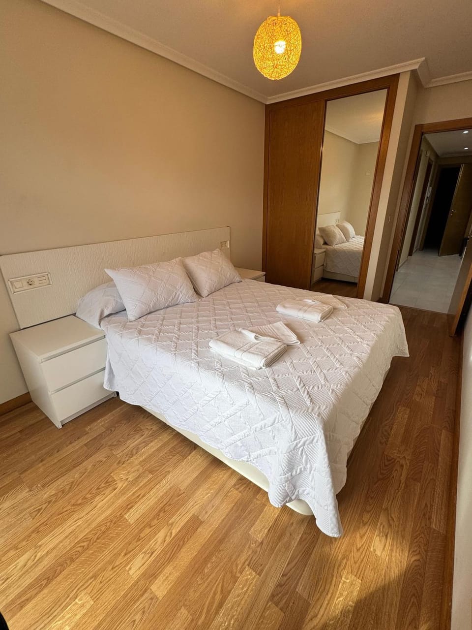 Bed, Photo of the whole room, Bedroom, towels