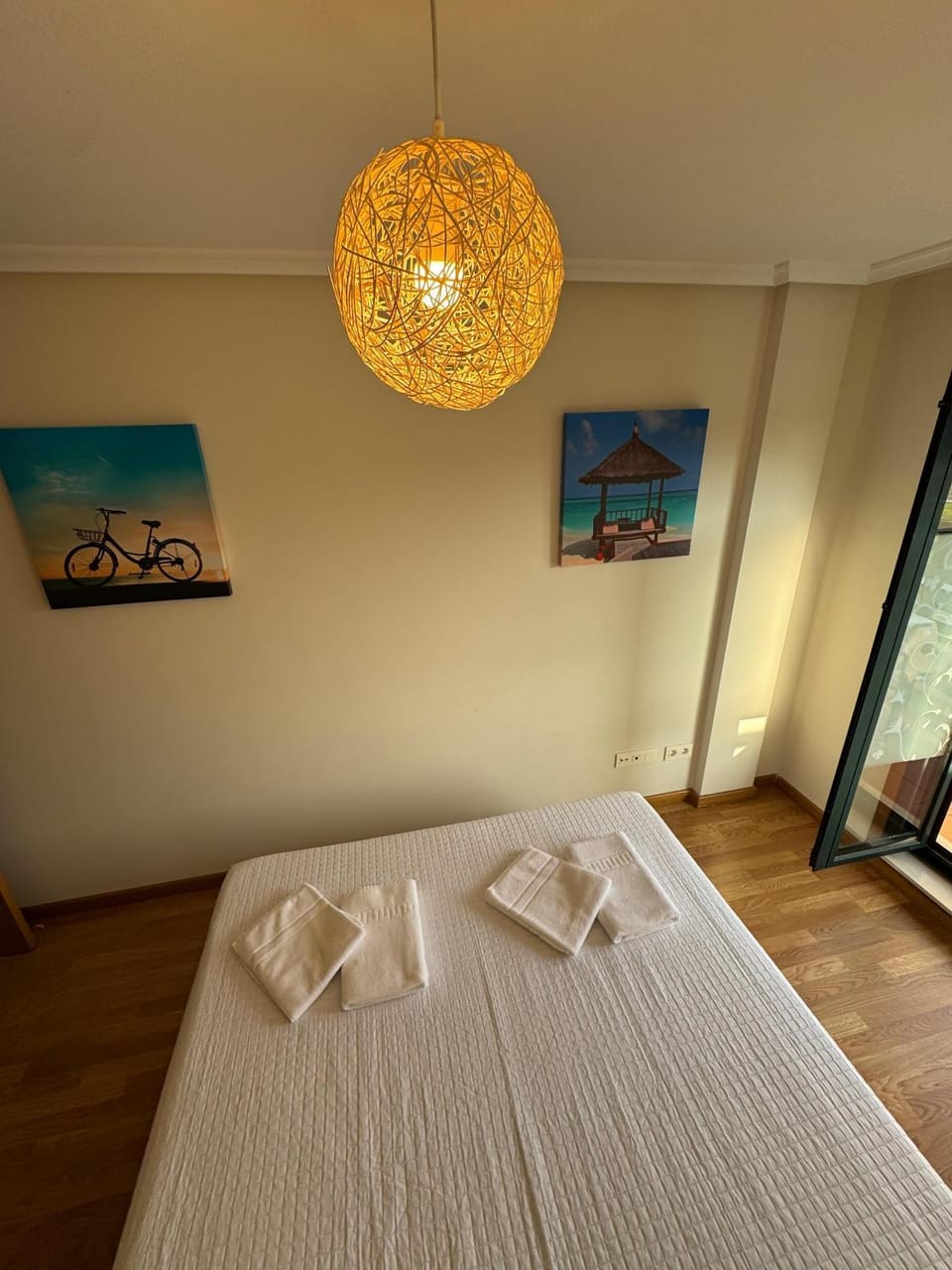 Bed, Decorative detail, Bedroom, towels