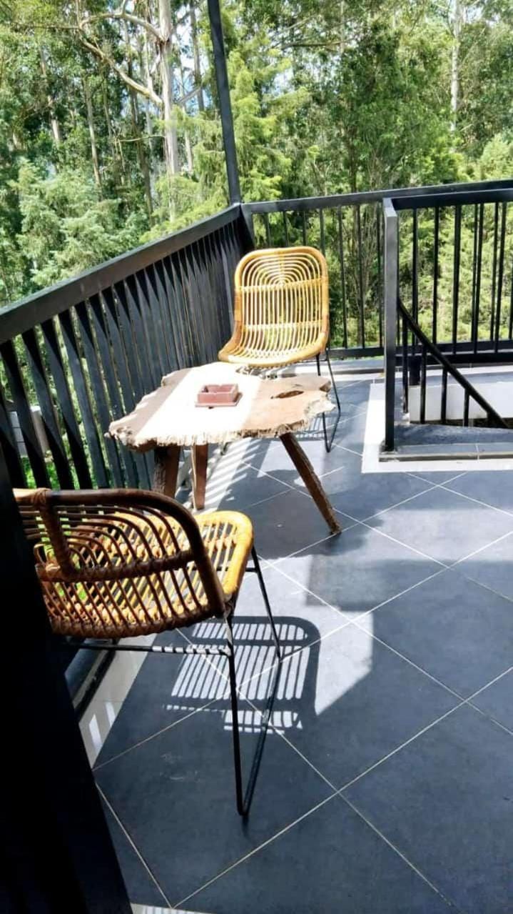 Villa Kusuma Pinus 3 Bedroom with Pool Nature lodge in Batu