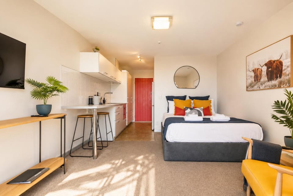 Bedroom, kitchen