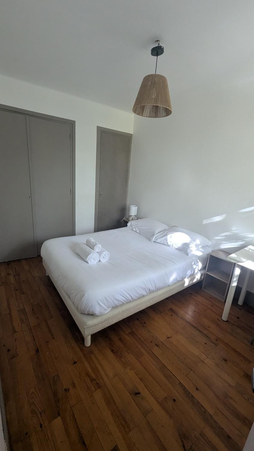 Chez l'habitant calme et propre à 10mn de lyon Oullins Vacation rental in Lyon
