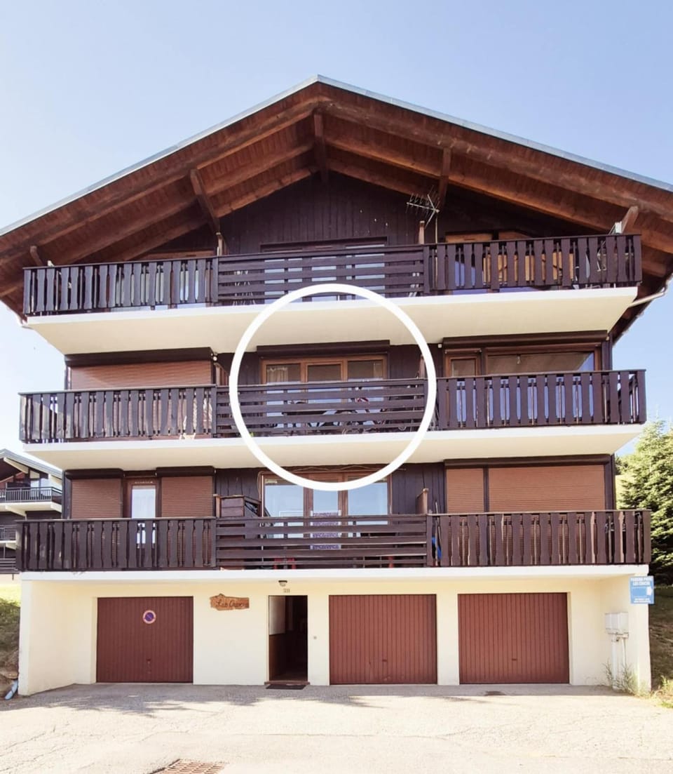 Property building, Day, Balcony/Terrace
