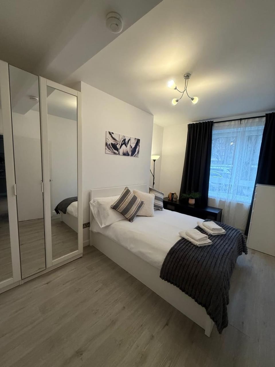 Bed, Photo of the whole room, towels, wardrobe