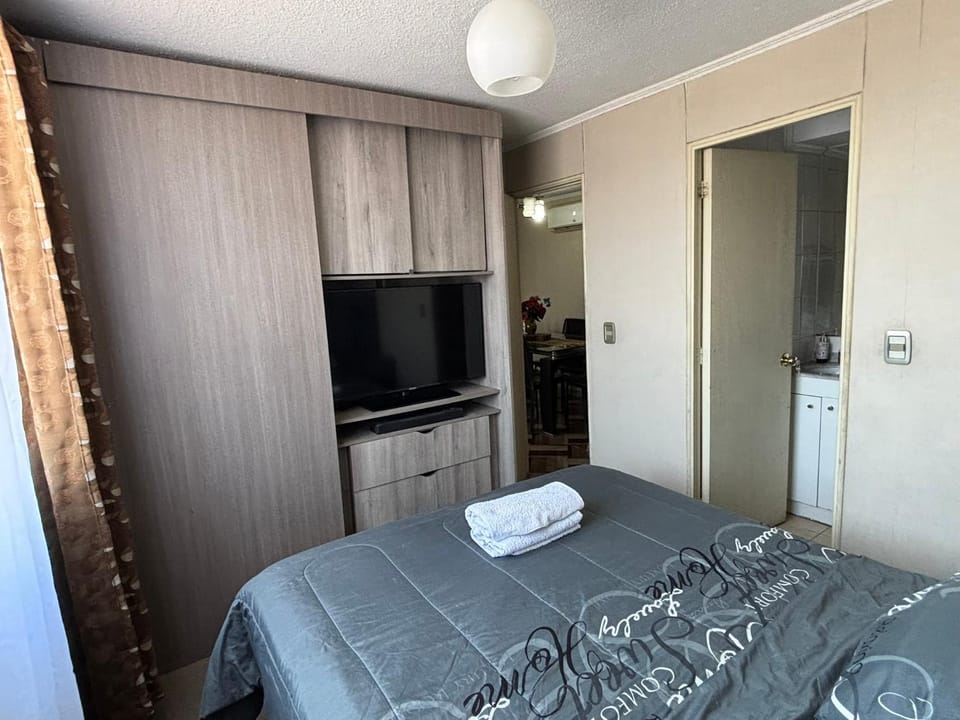 Bed, TV and multimedia, Photo of the whole room, Bedroom, towels, wardrobe