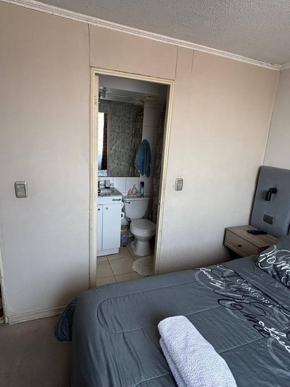 Bed, Bathroom, Bedroom, towels