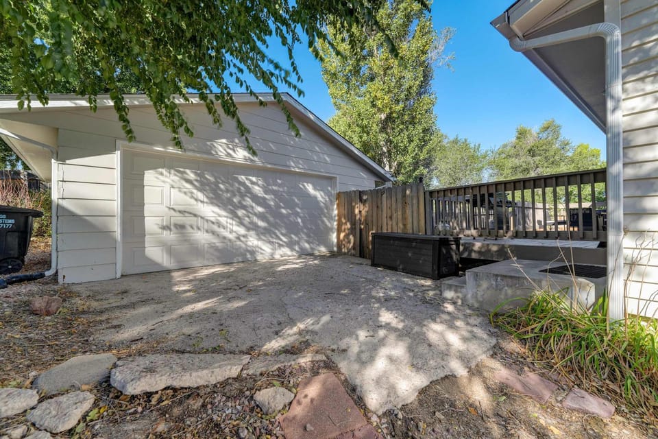 Cheerful Chalet Centrally Located w BBQ Pit Apartment in Colorado Springs