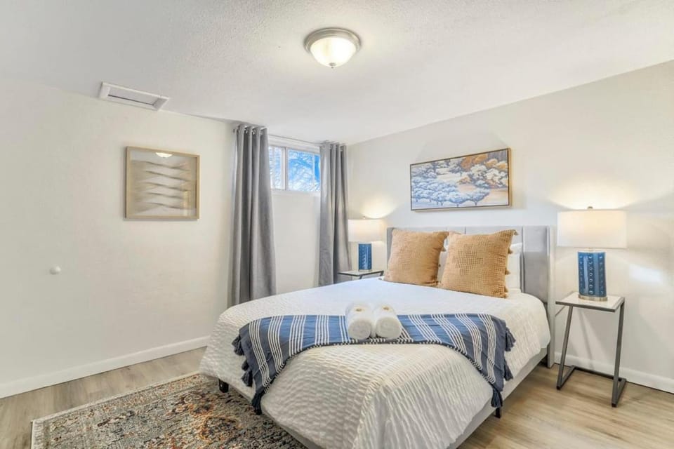El Sereno Bungalow Pet-Friendly Ivywild Flat Apartment in Colorado Springs