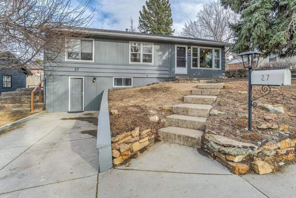 El Sereno Bungalow Pet-Friendly Ivywild Flat Apartment in Colorado Springs