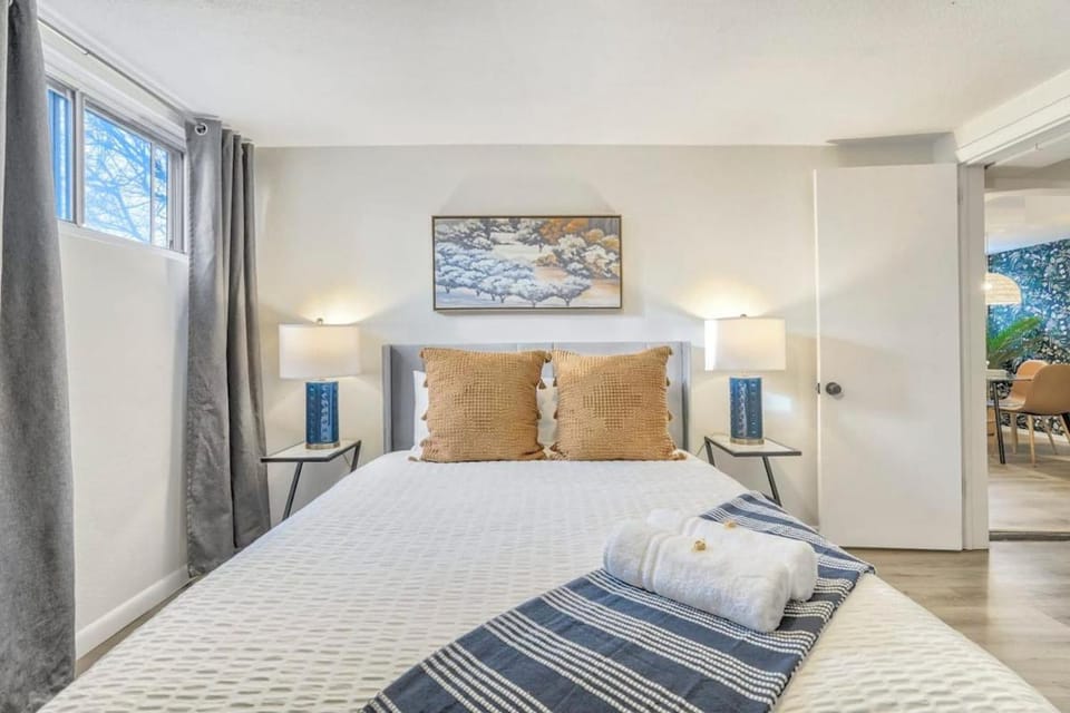 El Sereno Bungalow Pet-Friendly Ivywild Flat Apartment in Colorado Springs