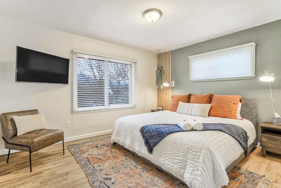 El Sereno Ascent Pet-Friendly Executive Home House in Colorado Springs