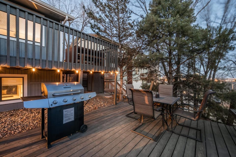 Hillside Perfection Pet-Friendly Fire Pit & BBQ House in Colorado Springs