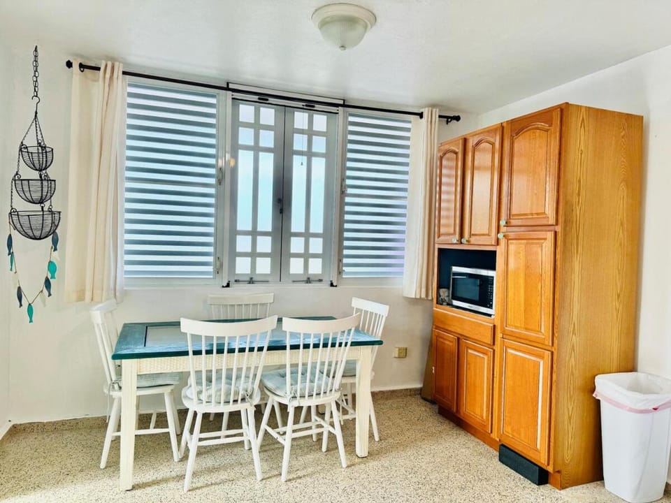 Dining area, microwave