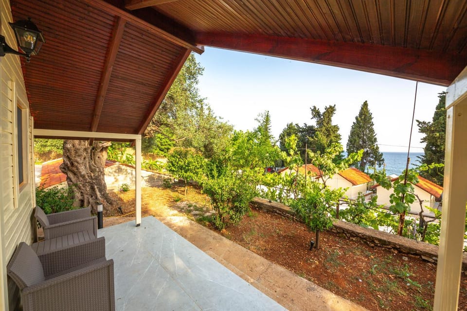 View (from property/room), Balcony/Terrace, Garden view