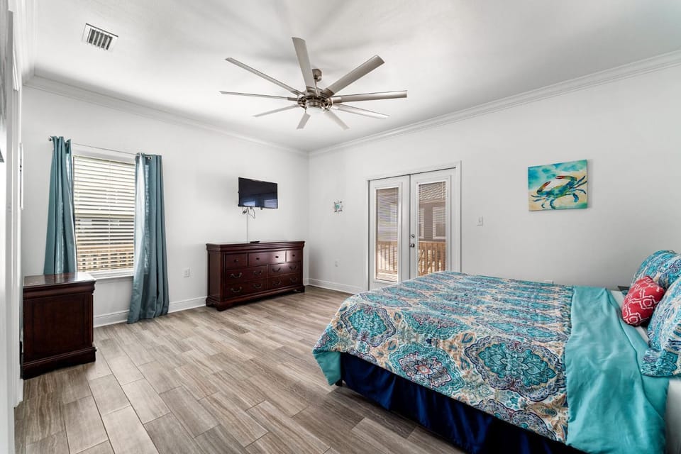 Newer Large Beachside 6 Bedroom House 3000 Sq Ft Sleeps 22 House in Dauphin Island